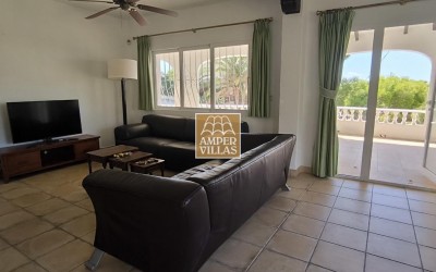 Красивая и просторная средиземноморская вилла с большими террасами.